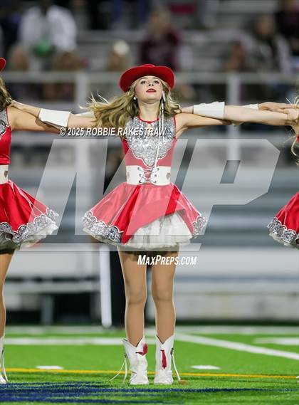 Thumbnail 2 in Ennis @ Wilson (UIL 5A D2 Football Bi-District) photogallery.