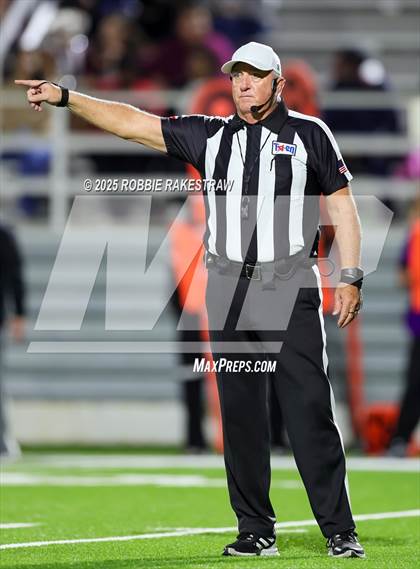 Thumbnail 2 in Ennis @ Wilson (UIL 5A D2 Football Bi-District) photogallery.