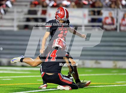 Thumbnail 3 in Ennis @ Wilson (UIL 5A D2 Football Bi-District) photogallery.