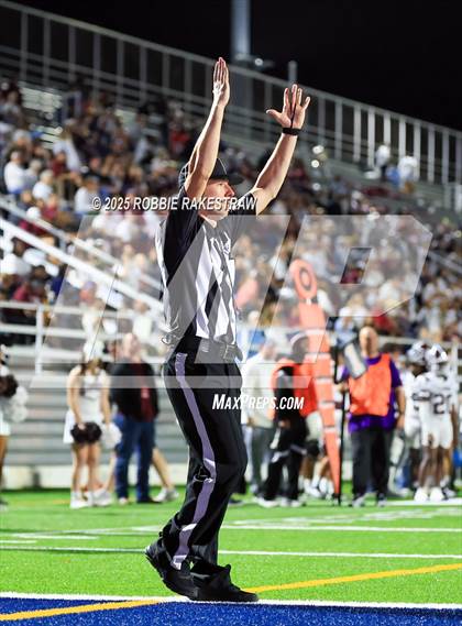 Thumbnail 2 in Ennis @ Wilson (UIL 5A D2 Football Bi-District) photogallery.