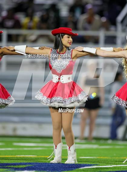 Thumbnail 3 in Ennis @ Wilson (UIL 5A D2 Football Bi-District) photogallery.