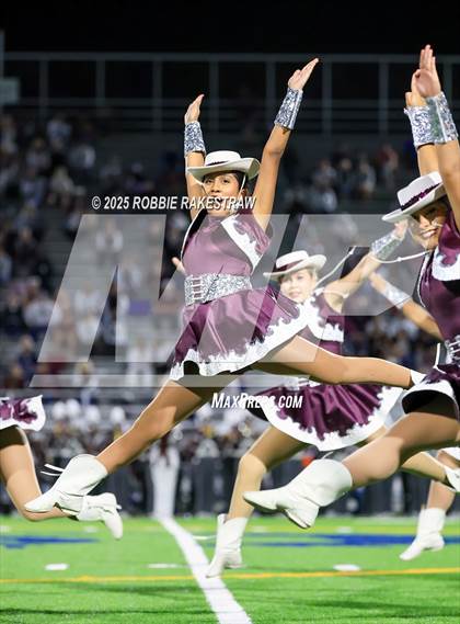 Thumbnail 2 in Ennis @ Wilson (UIL 5A D2 Football Bi-District) photogallery.