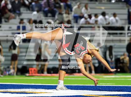 Thumbnail 3 in Ennis @ Wilson (UIL 5A D2 Football Bi-District) photogallery.