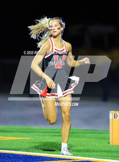 Thumbnail 3 in Ennis @ Wilson (UIL 5A D2 Football Bi-District) photogallery.