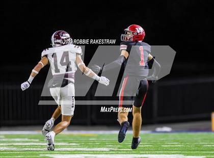 Thumbnail 3 in Ennis @ Wilson (UIL 5A D2 Football Bi-District) photogallery.