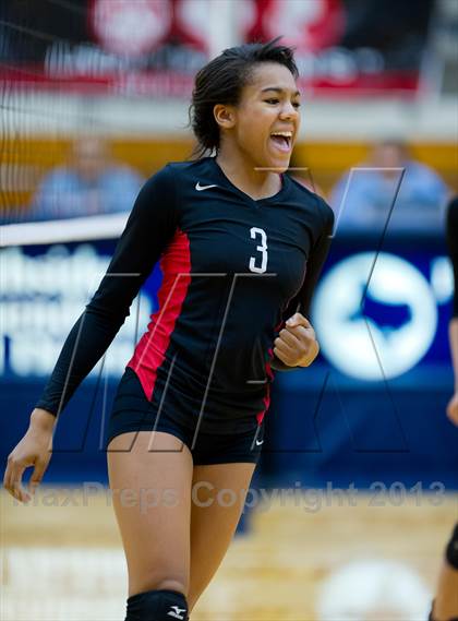 Thumbnail 1 in Stevens vs Warren photogallery.