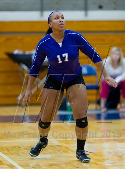 Thumbnail 2 in Stevens vs Warren photogallery.