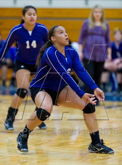 Thumbnail 1 in Stevens vs Warren photogallery.
