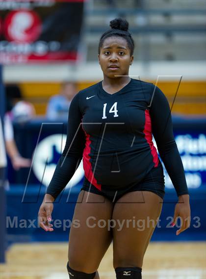 Thumbnail 2 in Stevens vs Warren photogallery.
