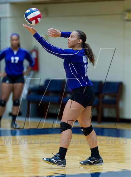 Thumbnail 3 in Stevens vs Warren photogallery.