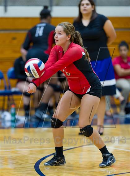 Thumbnail 2 in Stevens vs Warren photogallery.