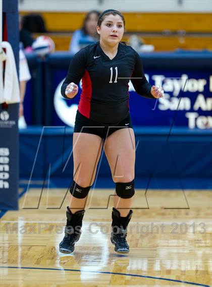 Thumbnail 1 in Stevens vs Warren photogallery.