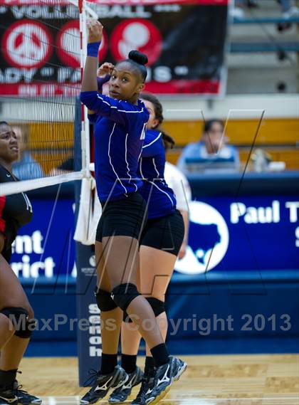 Thumbnail 1 in Stevens vs Warren photogallery.