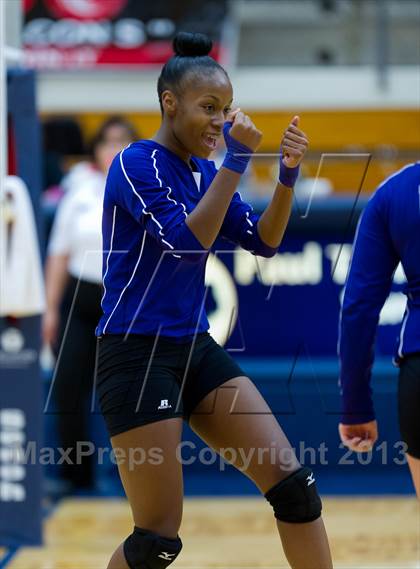Thumbnail 3 in Stevens vs Warren photogallery.