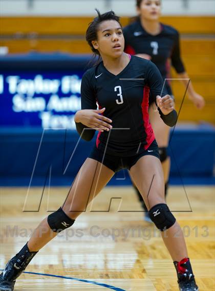 Thumbnail 3 in Stevens vs Warren photogallery.
