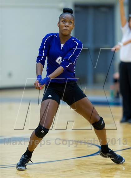 Thumbnail 1 in Stevens vs Warren photogallery.