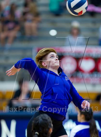 Thumbnail 1 in Stevens vs Warren photogallery.