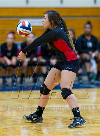 Thumbnail 2 in Stevens vs Warren photogallery.