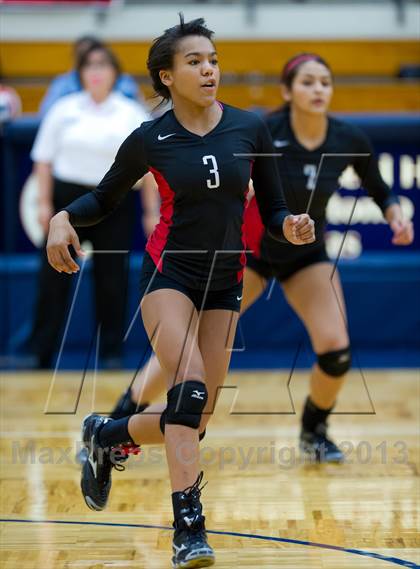 Thumbnail 2 in Stevens vs Warren photogallery.