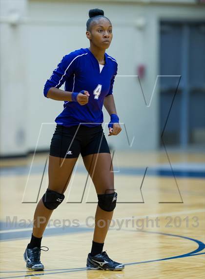 Thumbnail 3 in Stevens vs Warren photogallery.