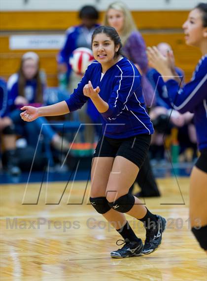Thumbnail 1 in Stevens vs Warren photogallery.