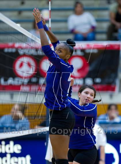 Thumbnail 3 in Stevens vs Warren photogallery.