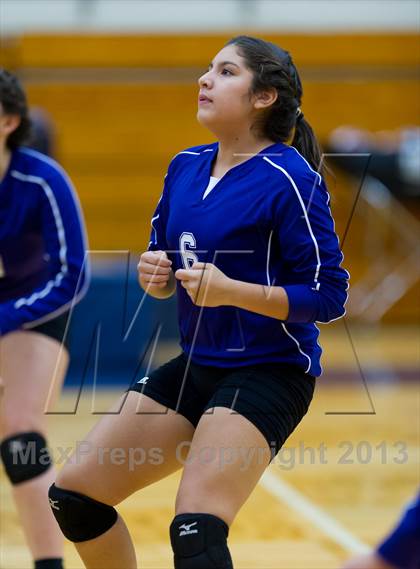 Thumbnail 3 in Stevens vs Warren photogallery.