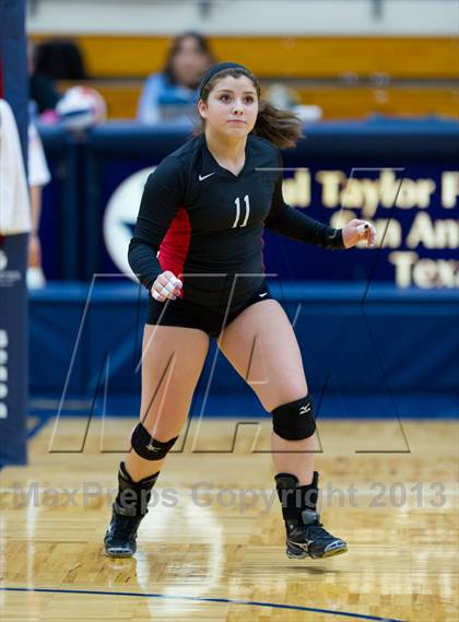 Thumbnail 2 in Stevens vs Warren photogallery.