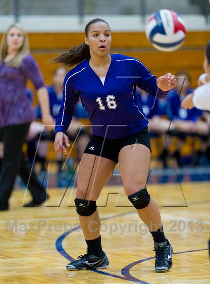 Thumbnail 2 in Stevens vs Warren photogallery.