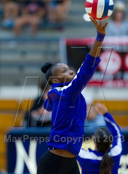 Thumbnail 3 in Stevens vs Warren photogallery.