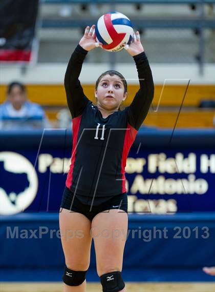 Thumbnail 1 in Stevens vs Warren photogallery.