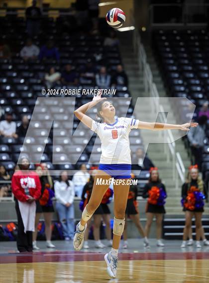 Thumbnail 1 in Grand Oaks vs. Fulshear (UIL 6A Volleyball Division 1 Final) photogallery.