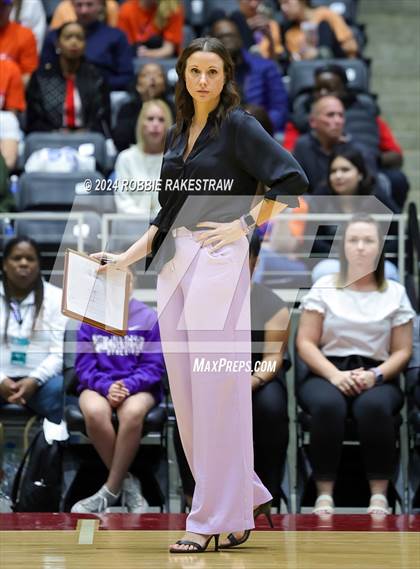 Thumbnail 1 in Grand Oaks vs. Fulshear (UIL 6A Volleyball Division 1 Final) photogallery.