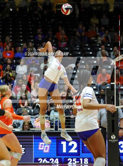 Thumbnail 2 in Grand Oaks vs. Fulshear (UIL 6A Volleyball Division 1 Final) photogallery.