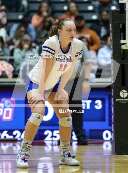 Thumbnail 2 in Grand Oaks vs. Fulshear (UIL 6A Volleyball Division 1 Final) photogallery.