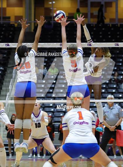 Thumbnail 3 in Grand Oaks vs. Fulshear (UIL 6A Volleyball Division 1 Final) photogallery.