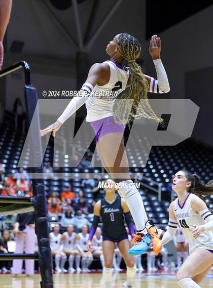 Thumbnail 3 in Grand Oaks vs. Fulshear (UIL 6A Volleyball Division 1 Final) photogallery.