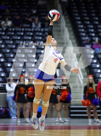 Thumbnail 3 in Grand Oaks vs. Fulshear (UIL 6A Volleyball Division 1 Final) photogallery.