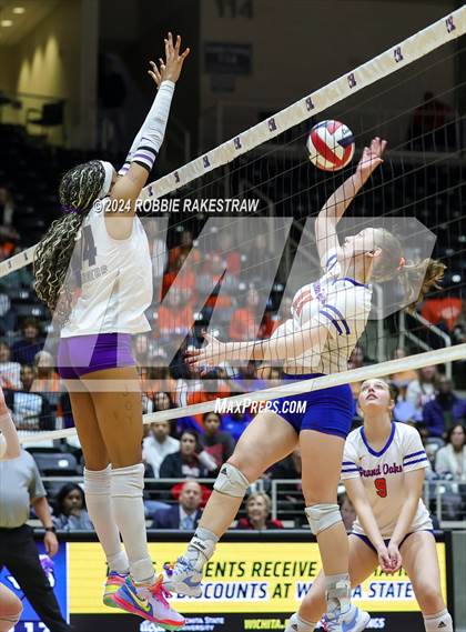 Thumbnail 3 in Grand Oaks vs. Fulshear (UIL 6A Volleyball Division 1 Final) photogallery.