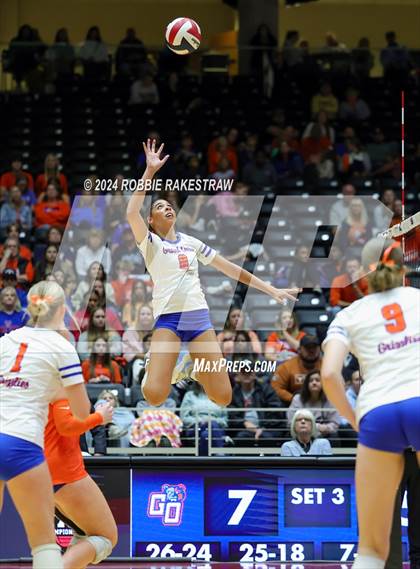 Thumbnail 2 in Grand Oaks vs. Fulshear (UIL 6A Volleyball Division 1 Final) photogallery.