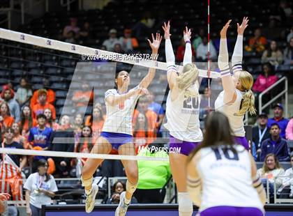 Thumbnail 1 in Grand Oaks vs. Fulshear (UIL 6A Volleyball Division 1 Final) photogallery.