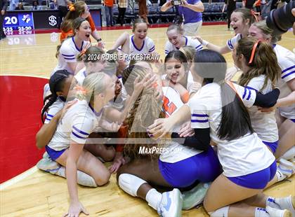 Thumbnail 2 in Grand Oaks vs. Fulshear (UIL 6A Volleyball Division 1 Final) photogallery.