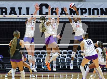 Thumbnail 1 in Grand Oaks vs. Fulshear (UIL 6A Volleyball Division 1 Final) photogallery.