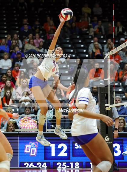Thumbnail 3 in Grand Oaks vs. Fulshear (UIL 6A Volleyball Division 1 Final) photogallery.