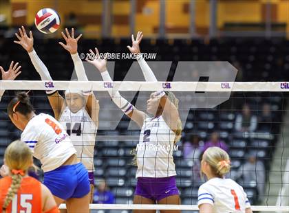 Thumbnail 2 in Grand Oaks vs. Fulshear (UIL 6A Volleyball Division 1 Final) photogallery.