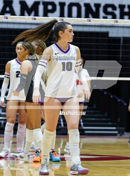 Thumbnail 3 in Grand Oaks vs. Fulshear (UIL 6A Volleyball Division 1 Final) photogallery.