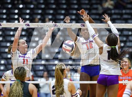 Thumbnail 3 in Grand Oaks vs. Fulshear (UIL 6A Volleyball Division 1 Final) photogallery.