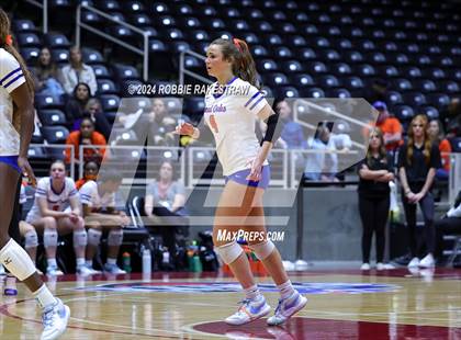 Thumbnail 3 in Grand Oaks vs. Fulshear (UIL 6A Volleyball Division 1 Final) photogallery.