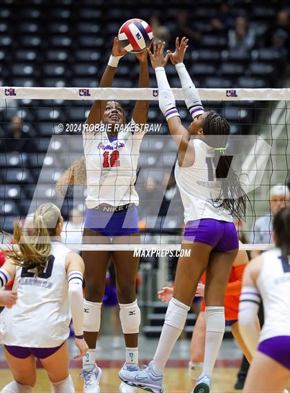 Thumbnail 2 in Grand Oaks vs. Fulshear (UIL 6A Volleyball Division 1 Final) photogallery.