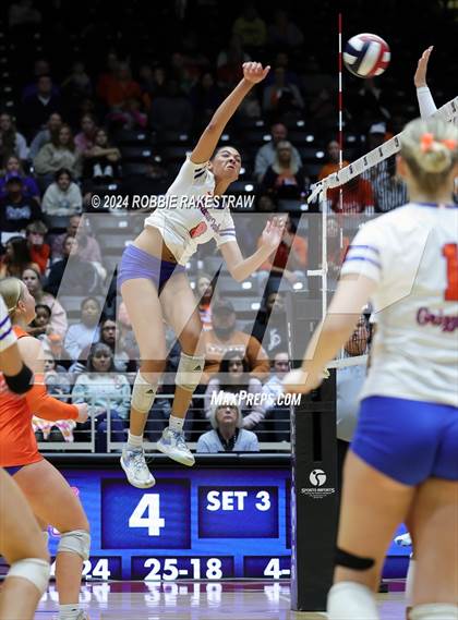 Thumbnail 3 in Grand Oaks vs. Fulshear (UIL 6A Volleyball Division 1 Final) photogallery.
